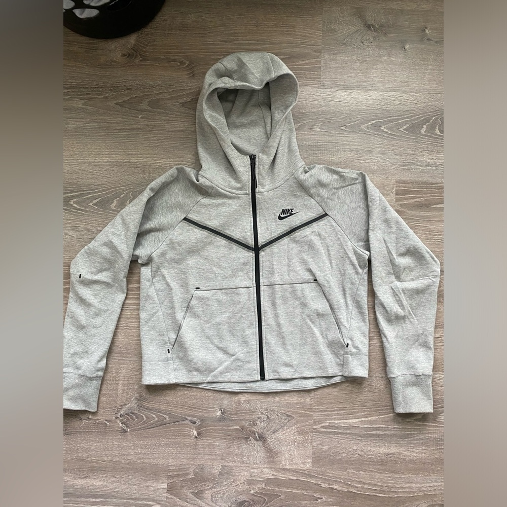Nike Tech Fleece light grey